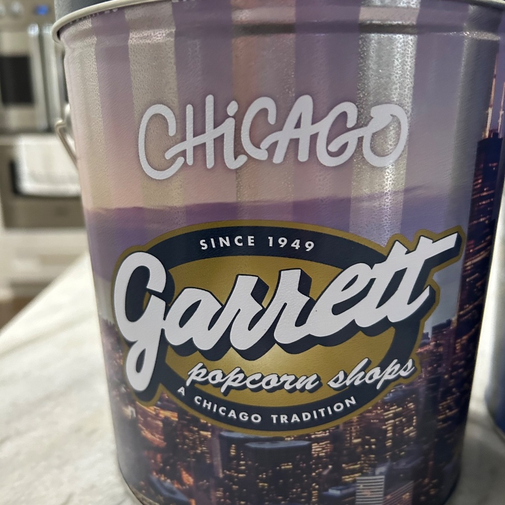 Set of Garrett Popcorn Tins - Picture 7 of 7